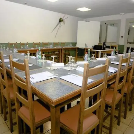 Отель Comfort - Montlhery 3*